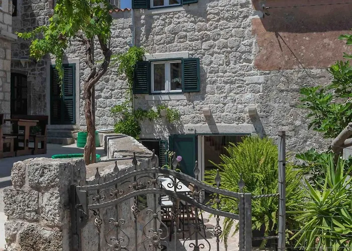 Alea Hvar فيلة هفار