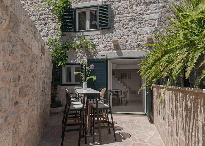 Alea Hvar * هفار